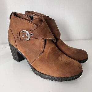 Born B.O.C. Brown leather ankle boots